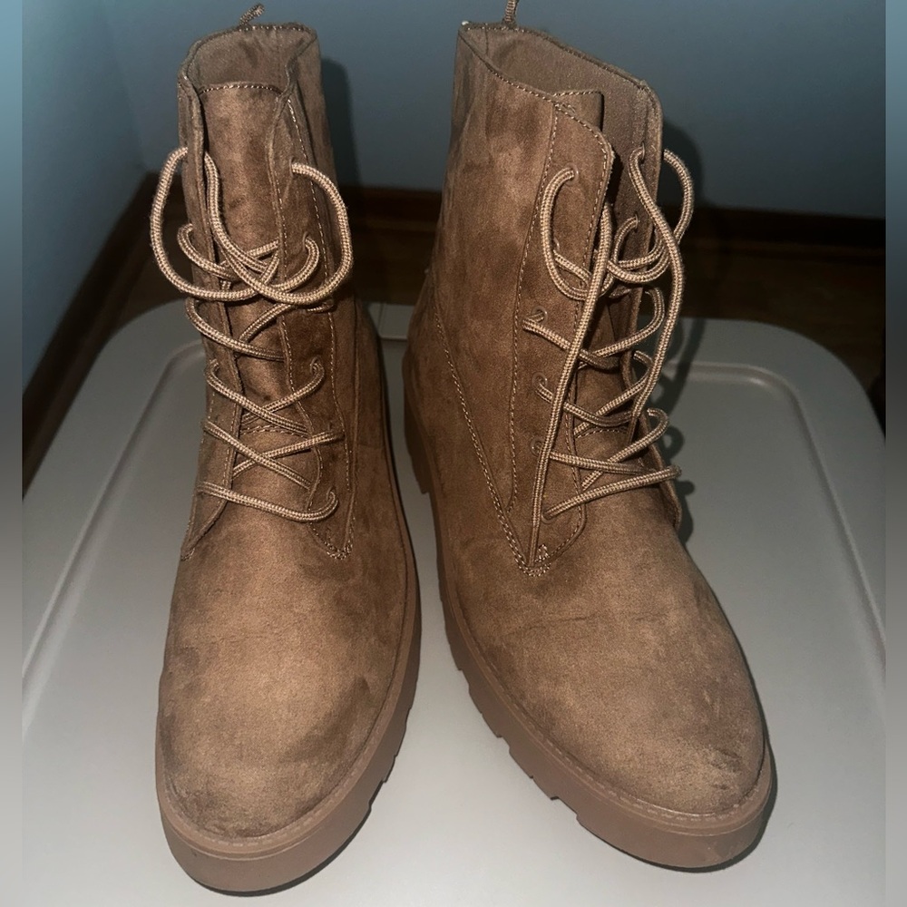Old Navy Chucky Lace Up Boots Mocha Latte Size 9.5